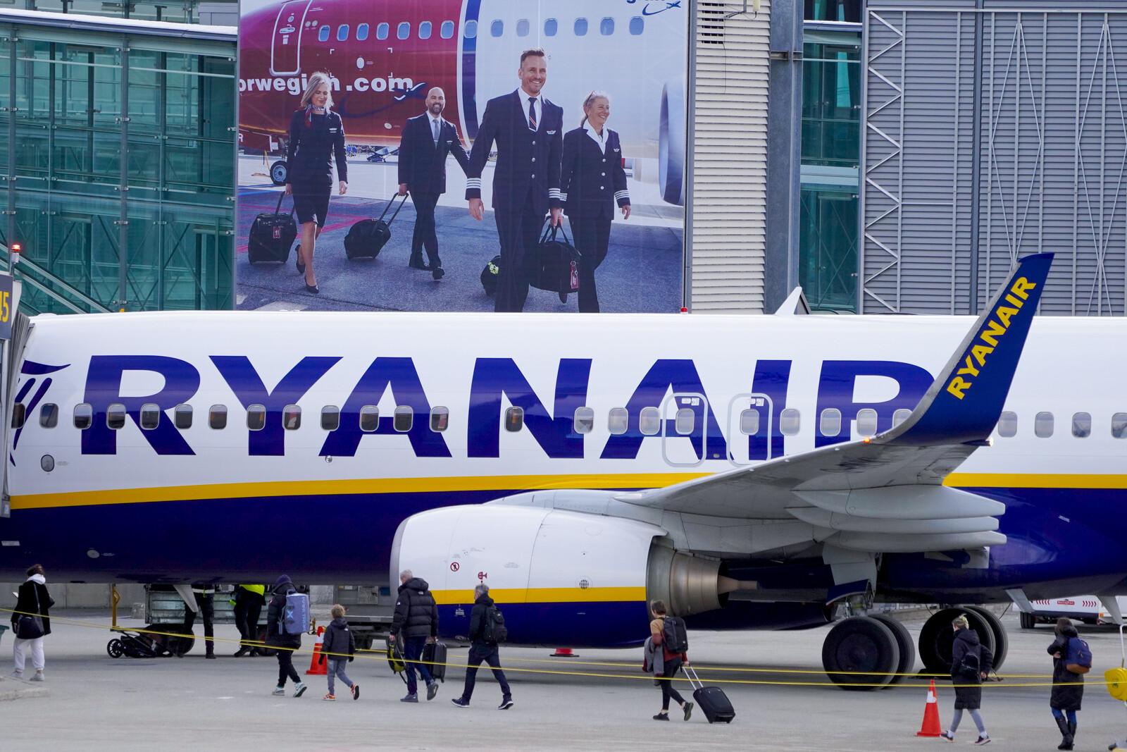 Low-cost Airlines' Baggage Fees Under EU Scrutiny for Legality