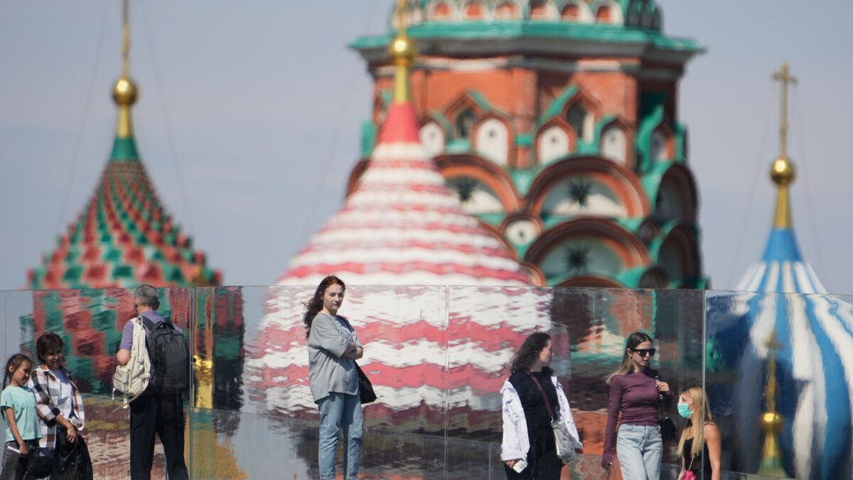 Increasingly tough situation for the Russian economy as growth forecast downgraded to 0.4 percent