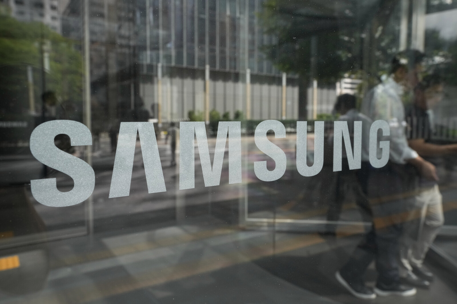Reports: Major Layoffs at Samsung