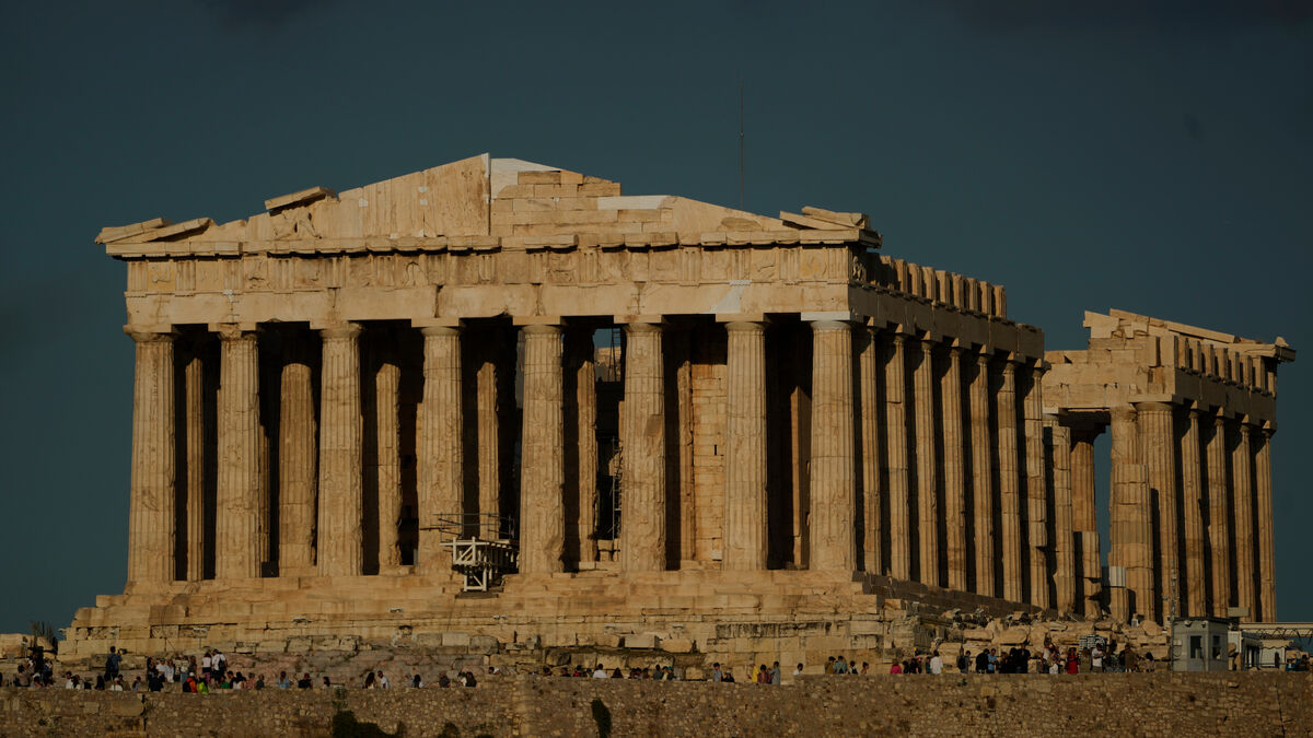 Parthenon Unveiled Without Scaffolding for