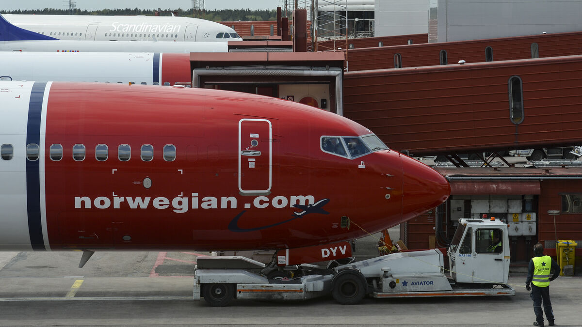 Norwegian flight to Dubrovnik makes emergency landing after windshield crack