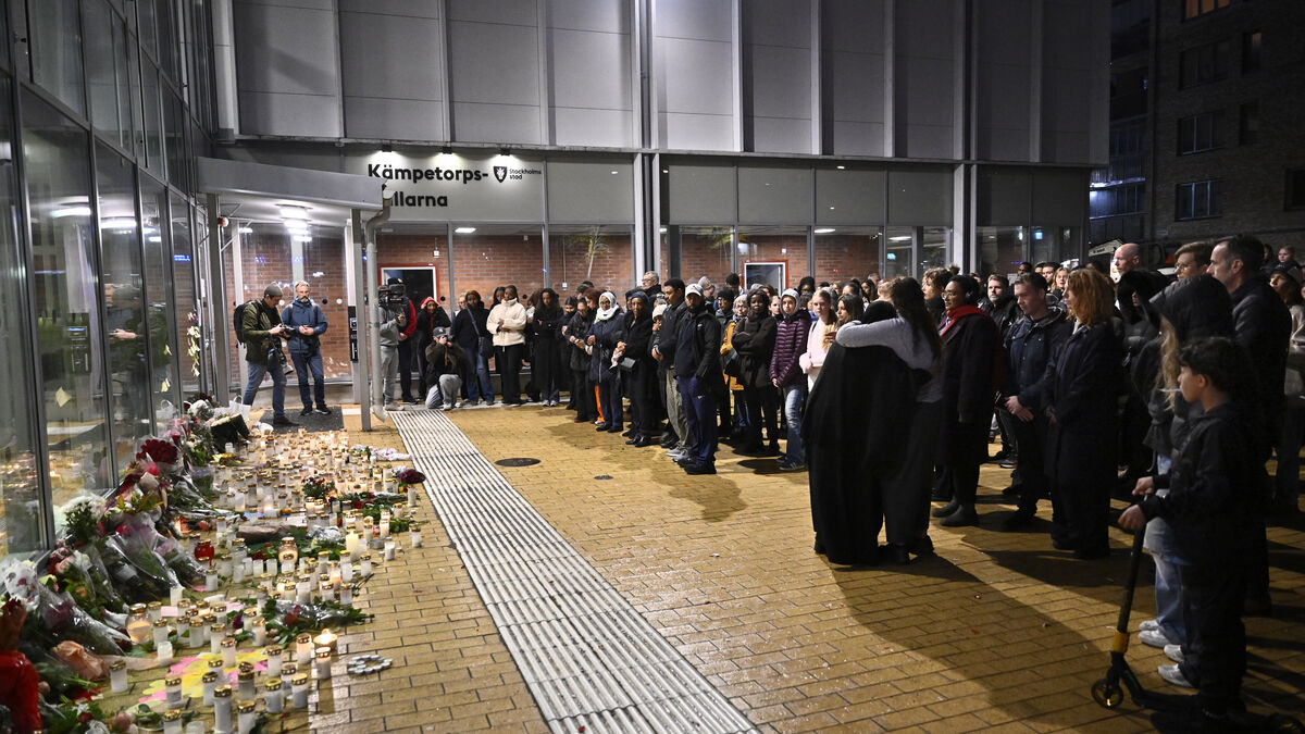 Mourners Hold Minute of Silence