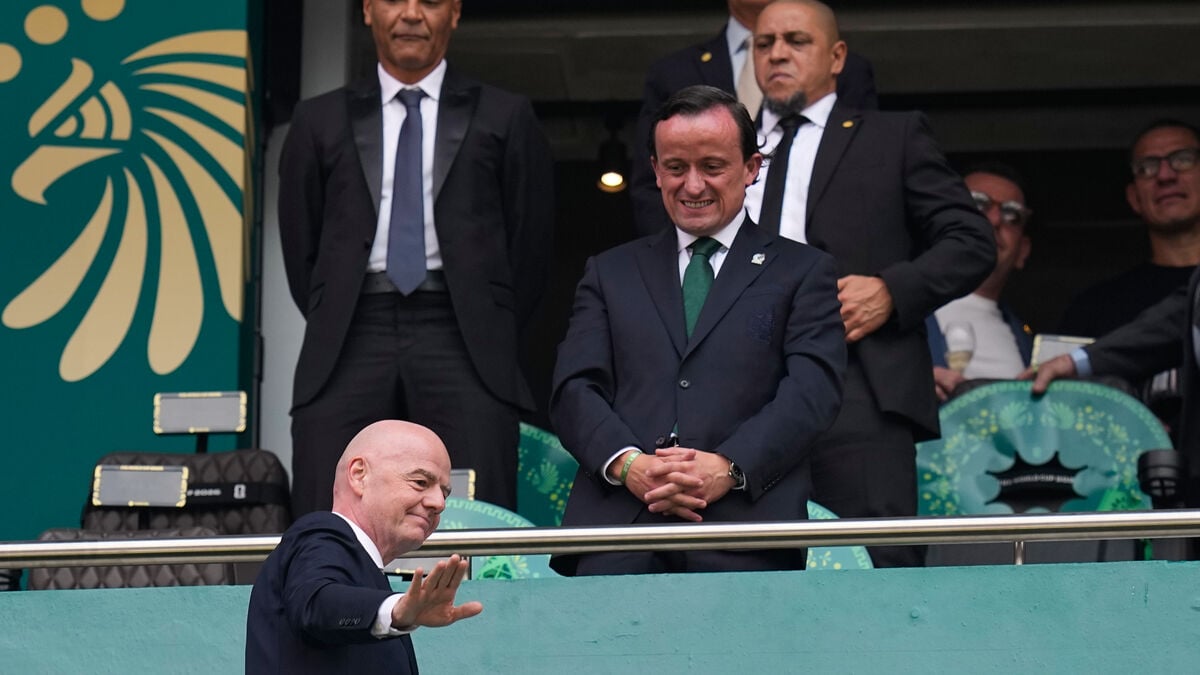 Mexico, Argentina back Infantino as FIFA support splits over leadership crisis