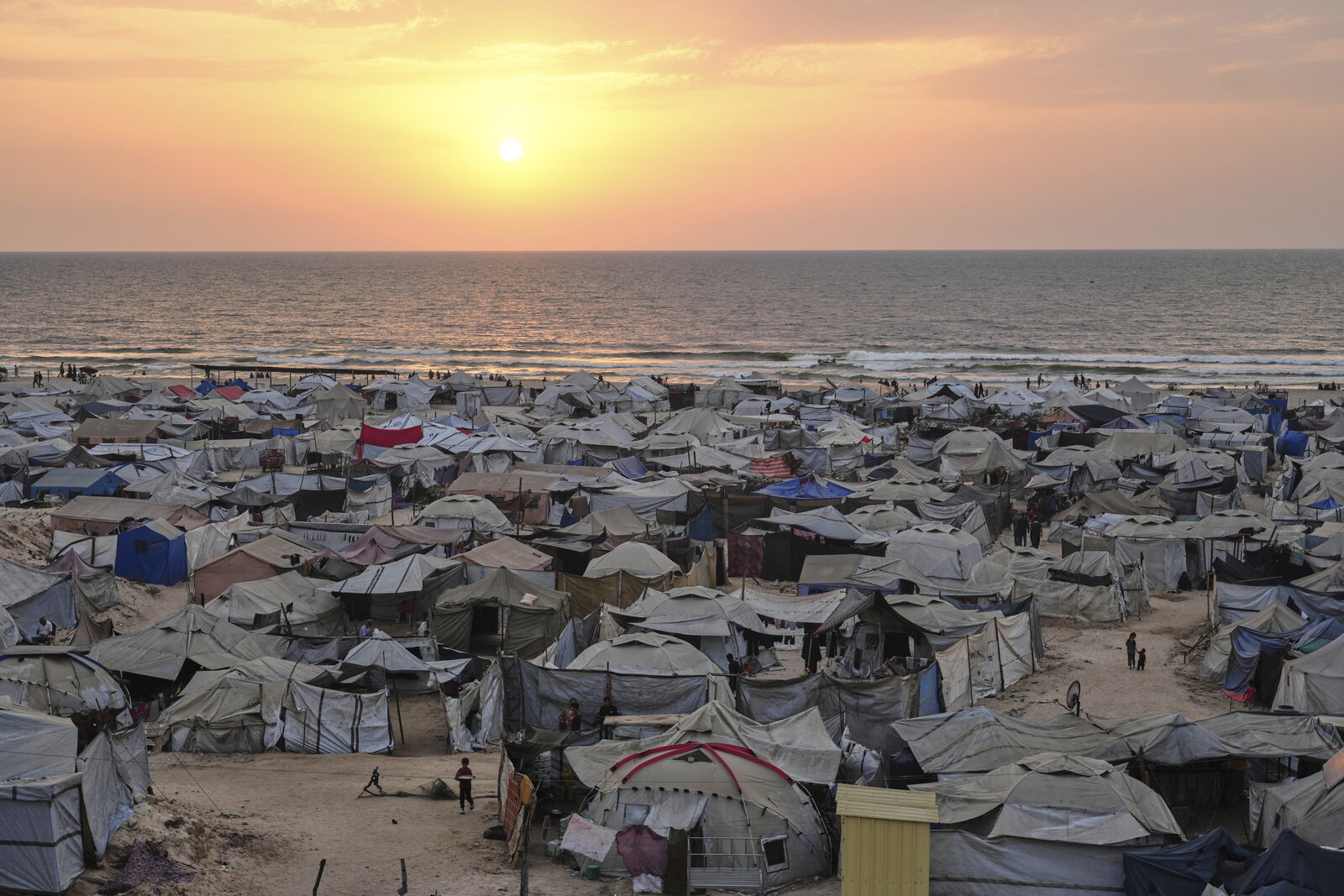 Netanyahu: Gaza Residents Allowed to Leave Before Offensive