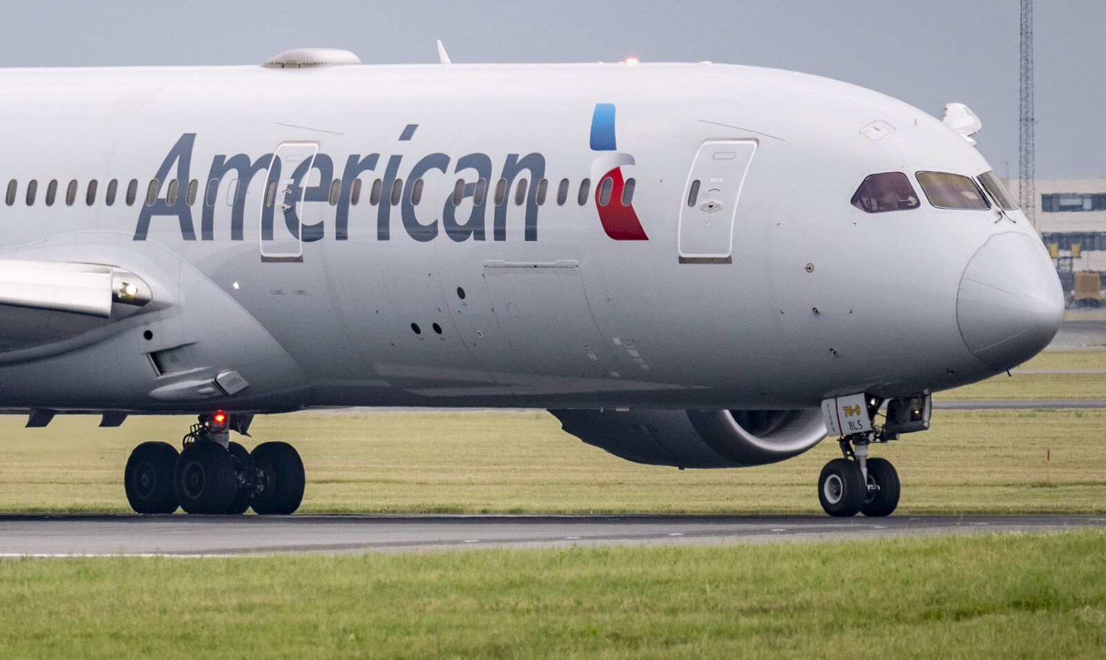 American Airlines flags loss