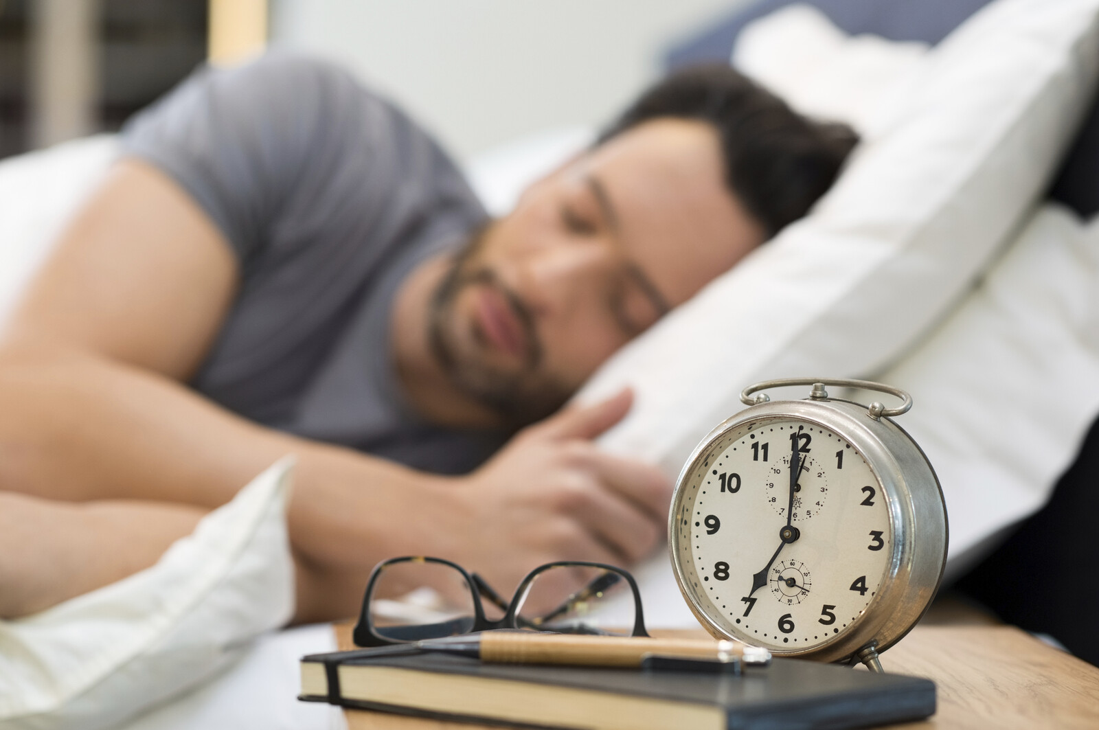 Tips to Overcome Social Jetlag and Reset Your Sleep Schedule