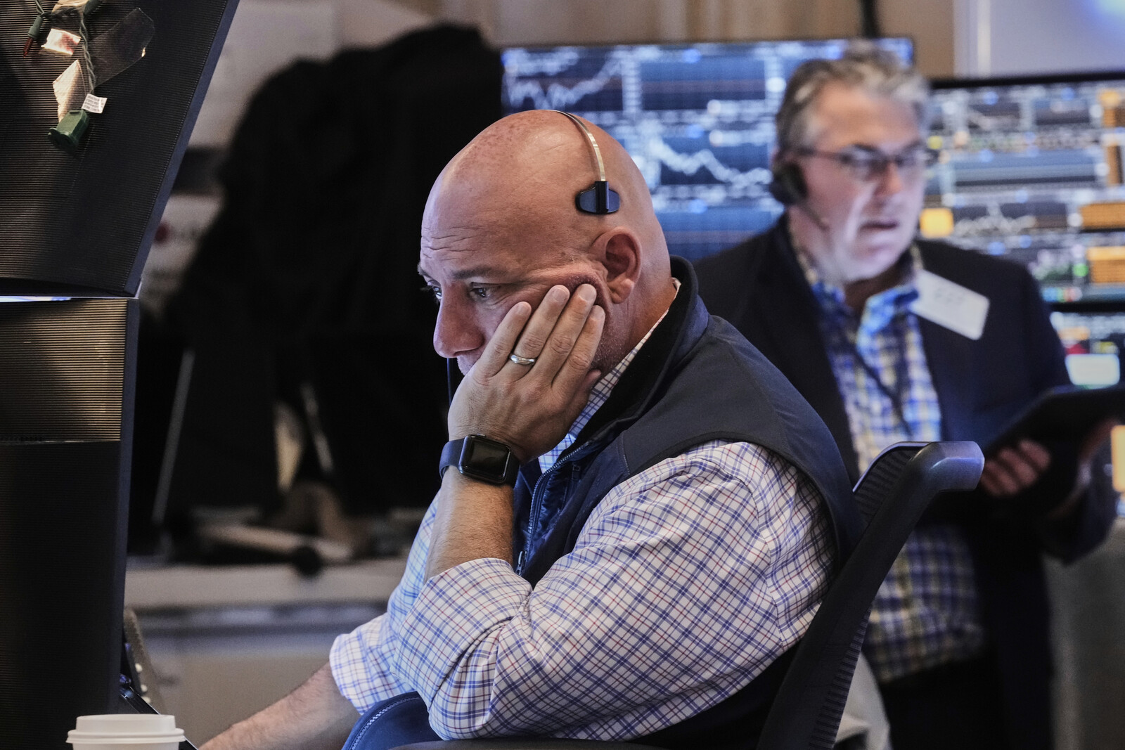 Wall Street Edges Up Amid Quiet US-China Trade Talks