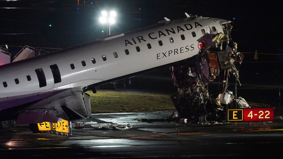 Air Canada plane crashes into