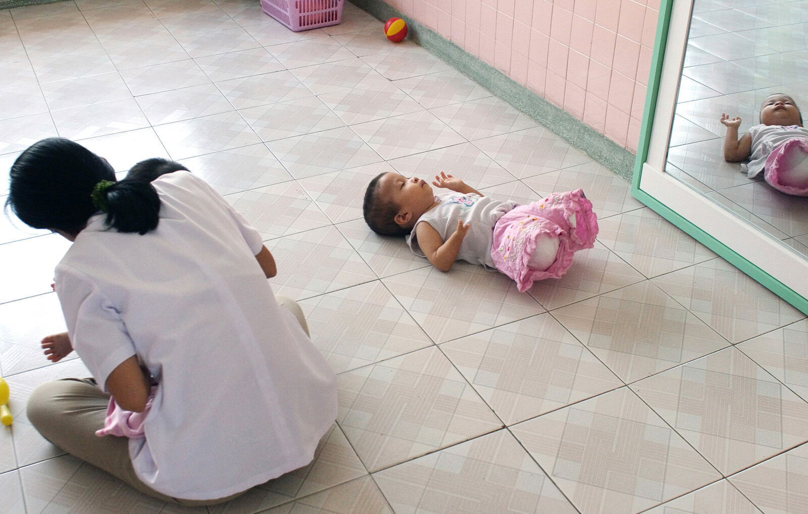 US Aid Halt Sparks Toxic Risk in Vietnam, Cleanup Efforts Stalled
