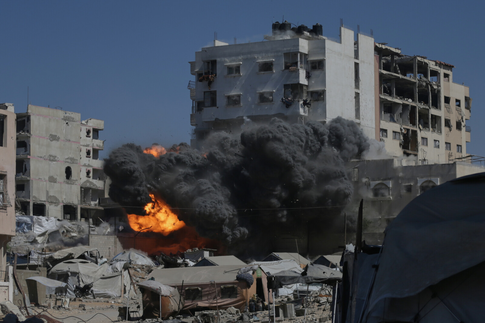Intense Bombings in Gaza Leave