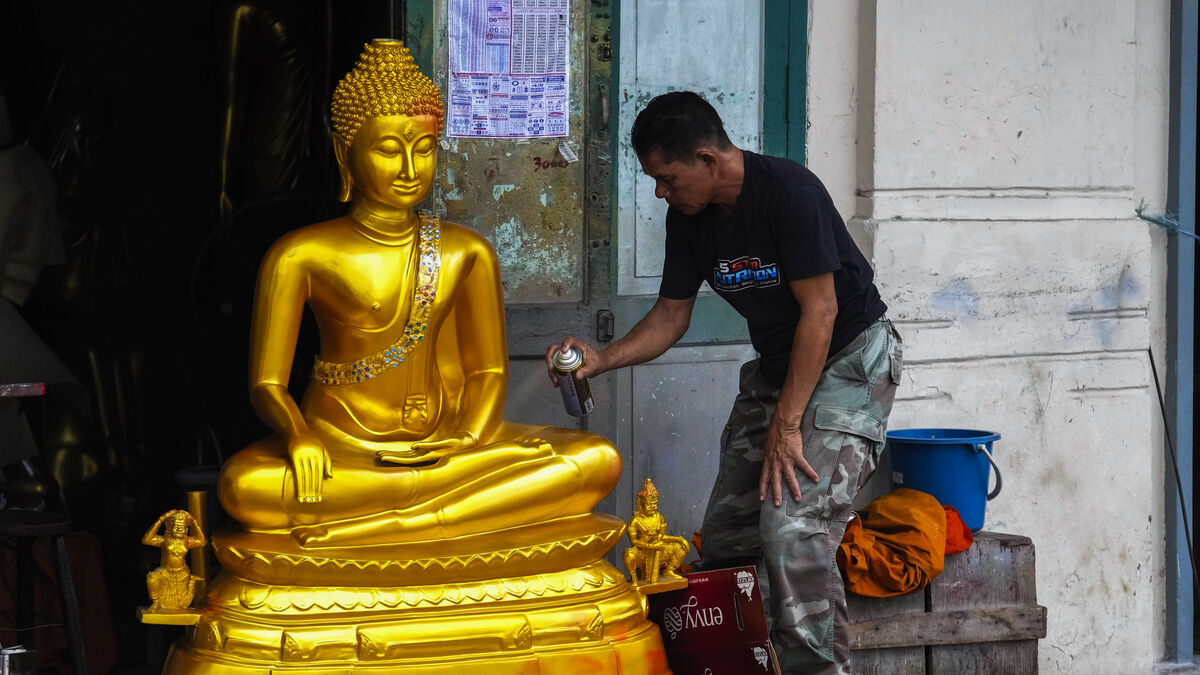Thailand Central Bank Holds Interest
