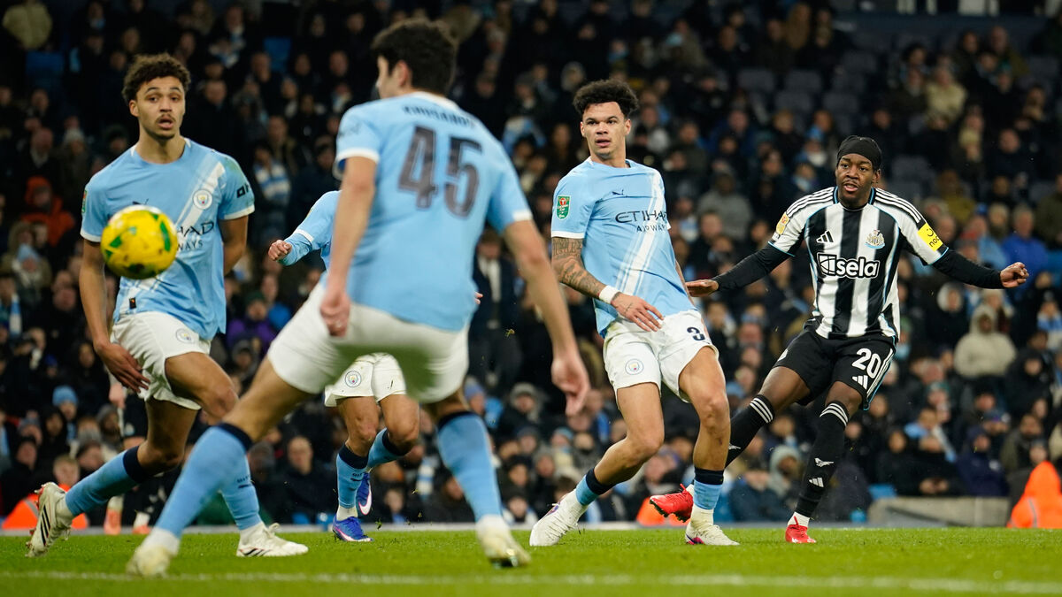 Newcastle eliminated from League Cup semi-final despite Elanga's first goal