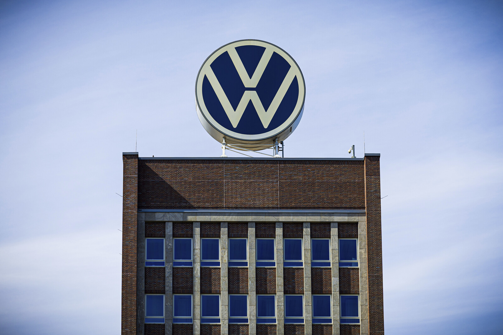 VW Lowers 2025 Forecast Amid Tariff Impact on Audi and Porsche