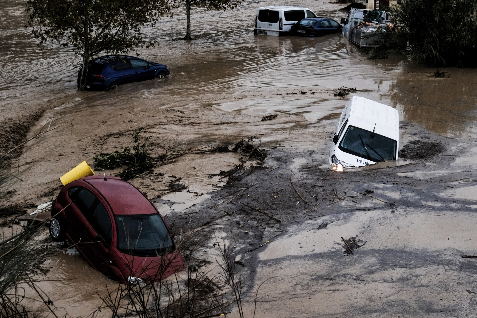Multiple people missing after floods in Spain