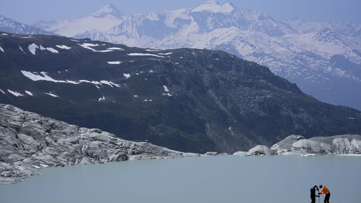 Switzerland’s glaciers set to lose