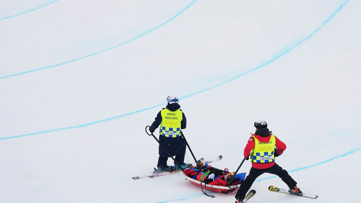 Nasty crash in Olympic halfpipe - gold favorite on stretcher