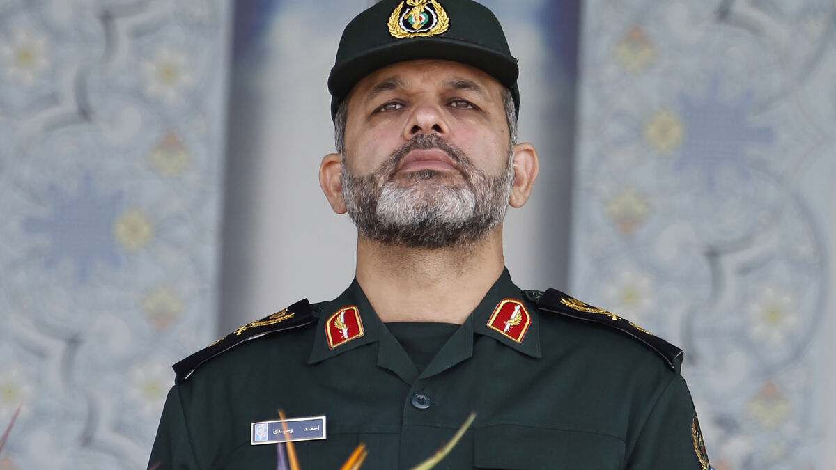 Sources: Ahmad Vahidi is the one keeping the Strait of Hormuz closed