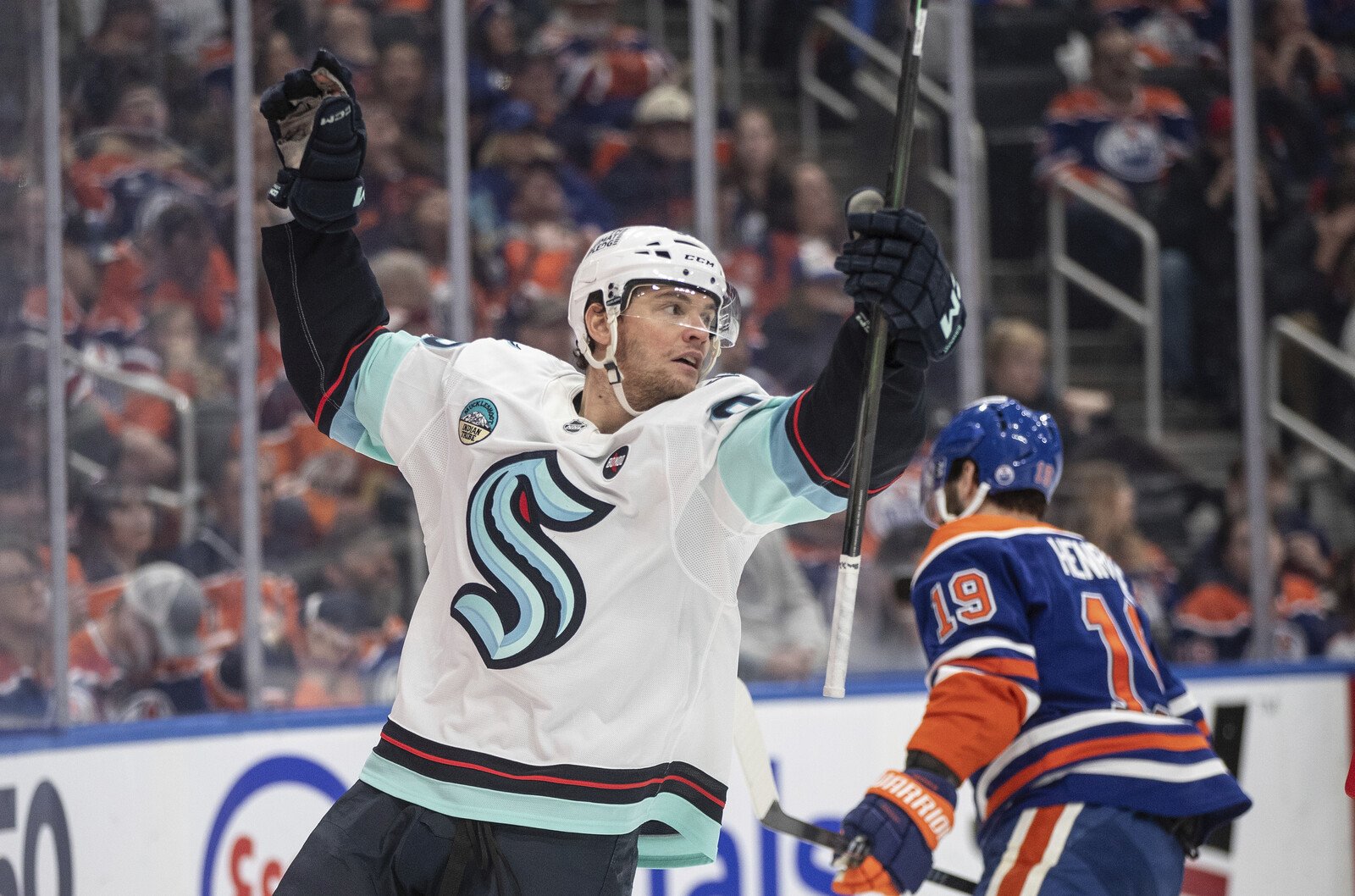 Swedish NHL Forward André Burakovsky Traded to Chicago