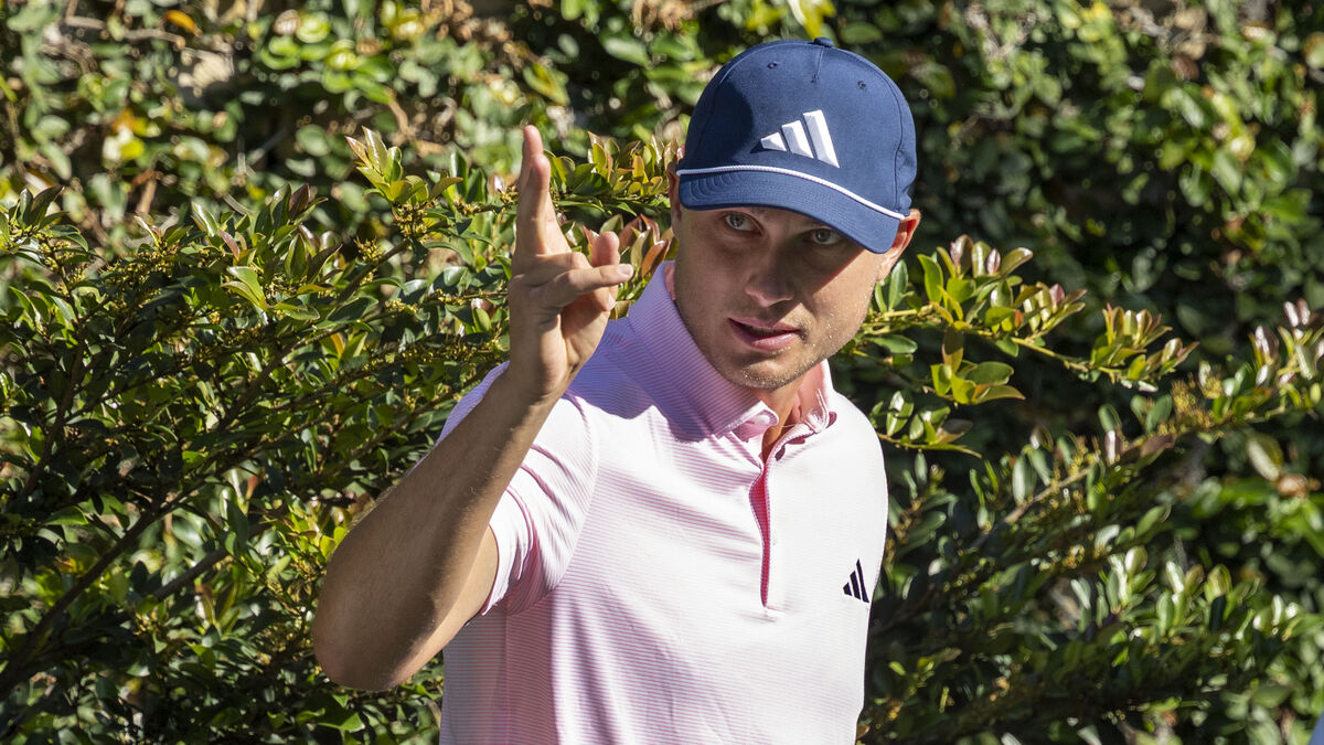Åberg climbs, but far behind McIlroy