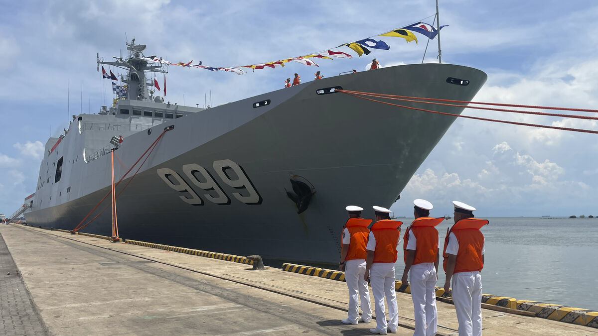 Taiwan: China's navy in threatening