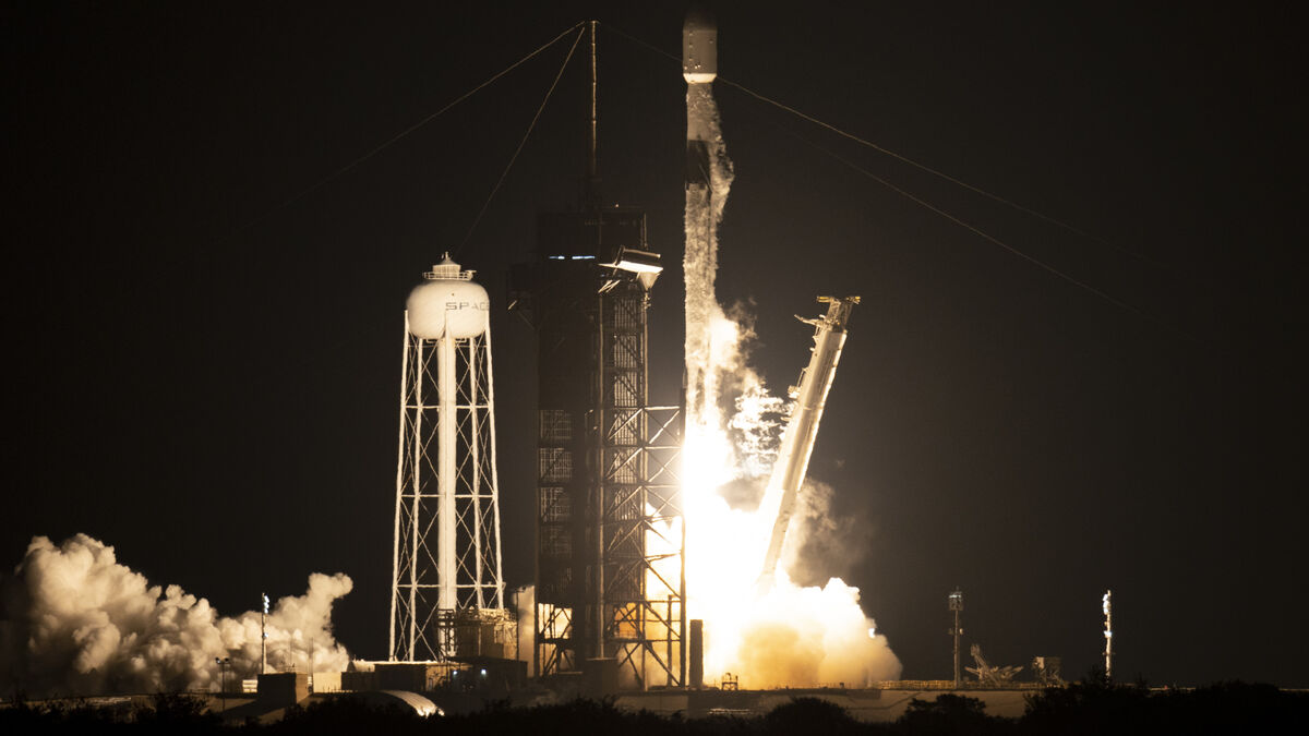 Musk plans to merge SpaceX and xAI