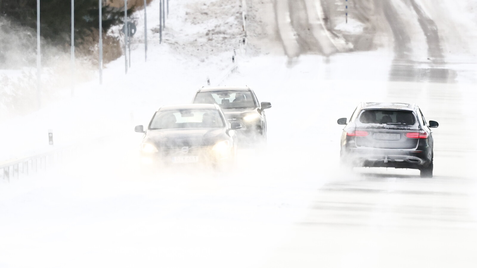 SMHI Warns of Unusual 15 cm Snowfall in Sweden
