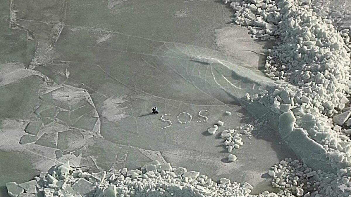 Skiers rescued from the sea
