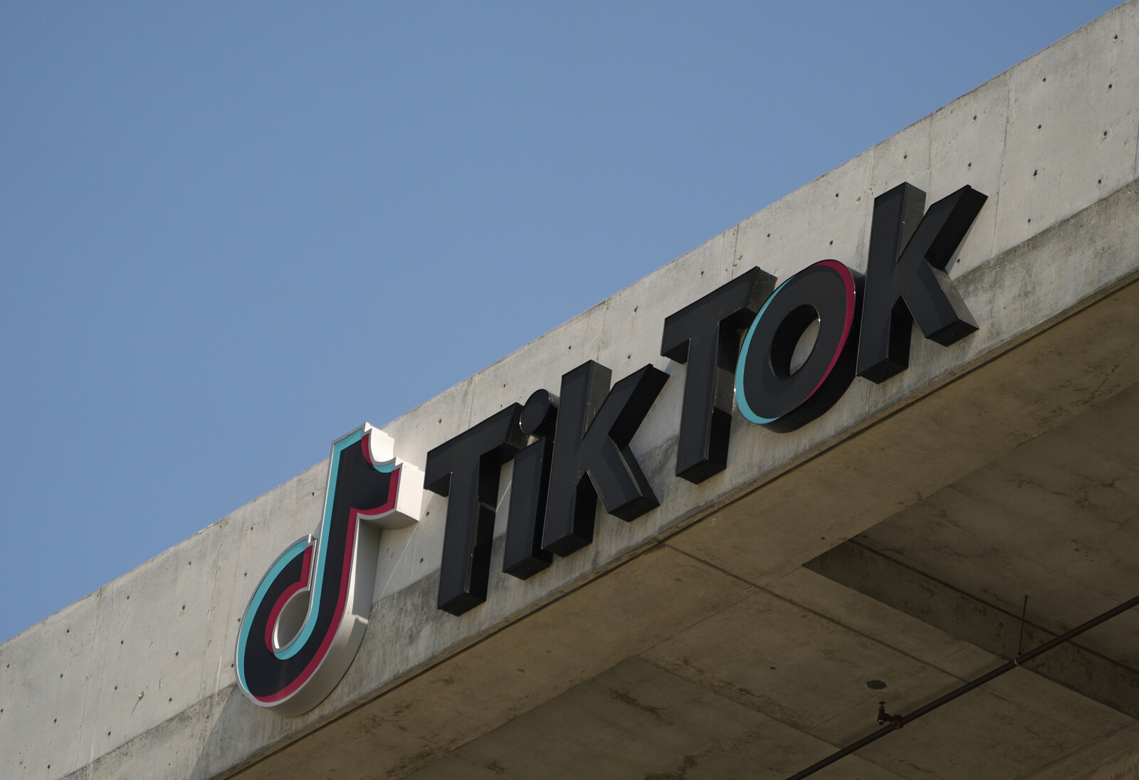 Tiktok and Meta criticize Australia's ban