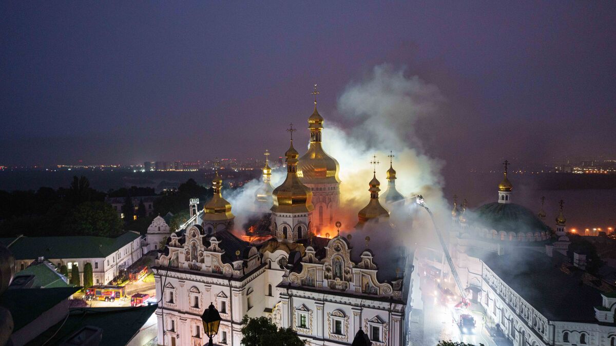 Famous Pechersk Lavra monastery in flames after attacks on Kyiv