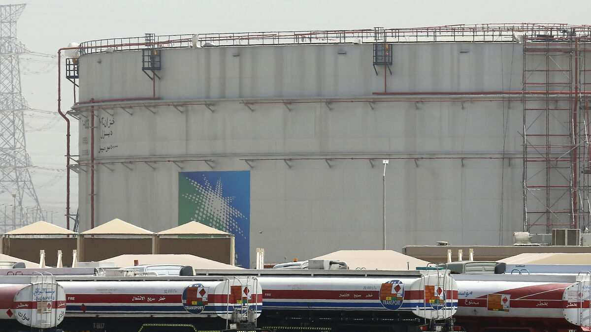 Saudi Arabia offers rare oil discount as global supply recovers faster than expected