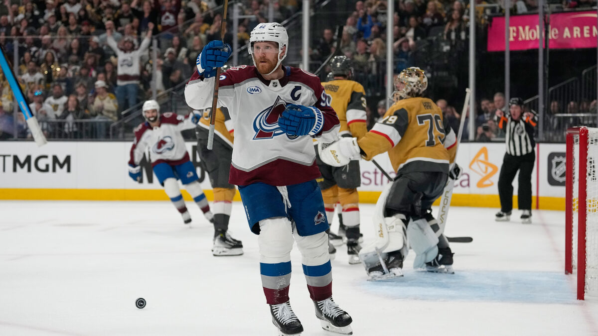 Landeskog wins Bill Masterton Memorial Trophy and Mark Messier Leadership Award