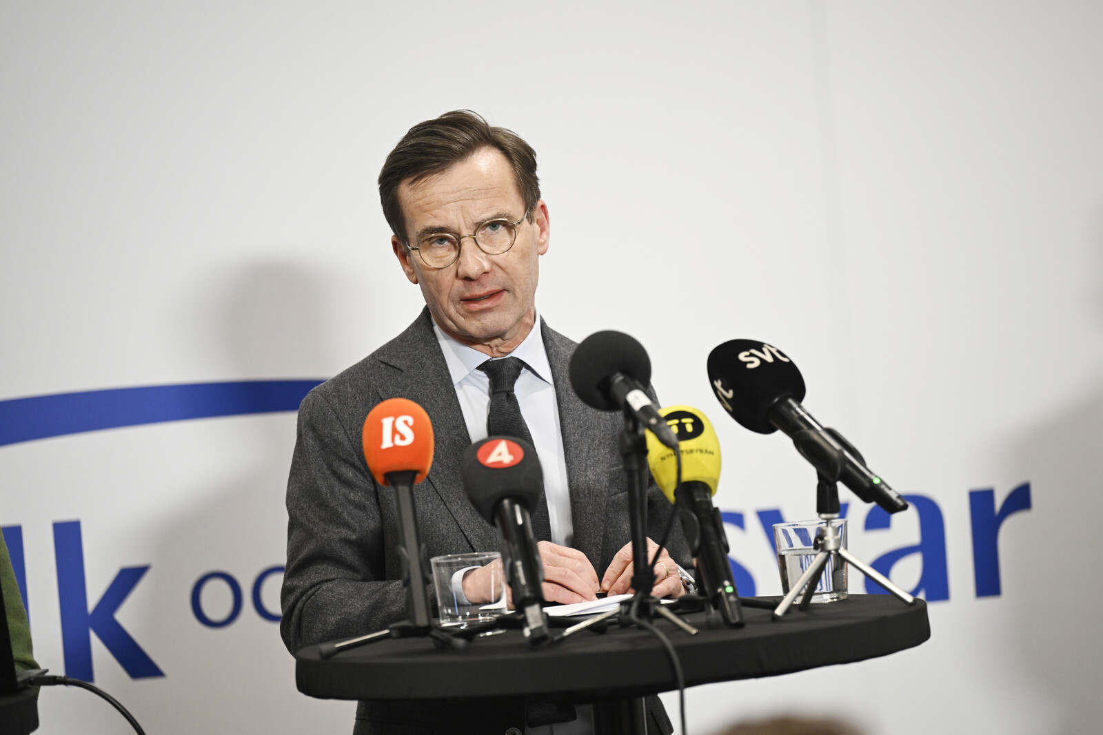 Sweden sends warships to NATO operation