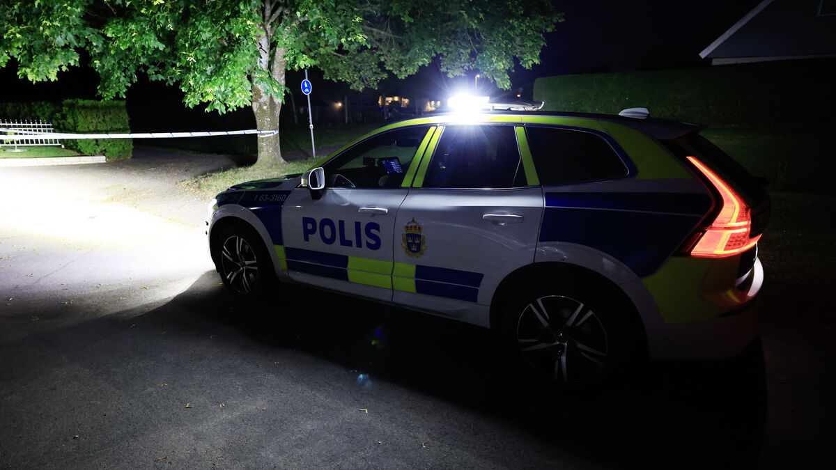 Police shoot man chasing people with sharp object in Svalöv