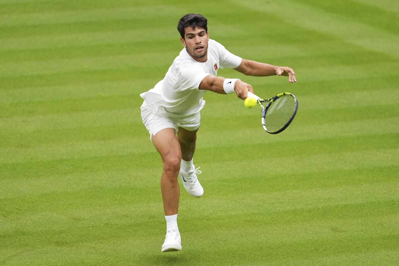 Alcaraz Extends Winning Streak to